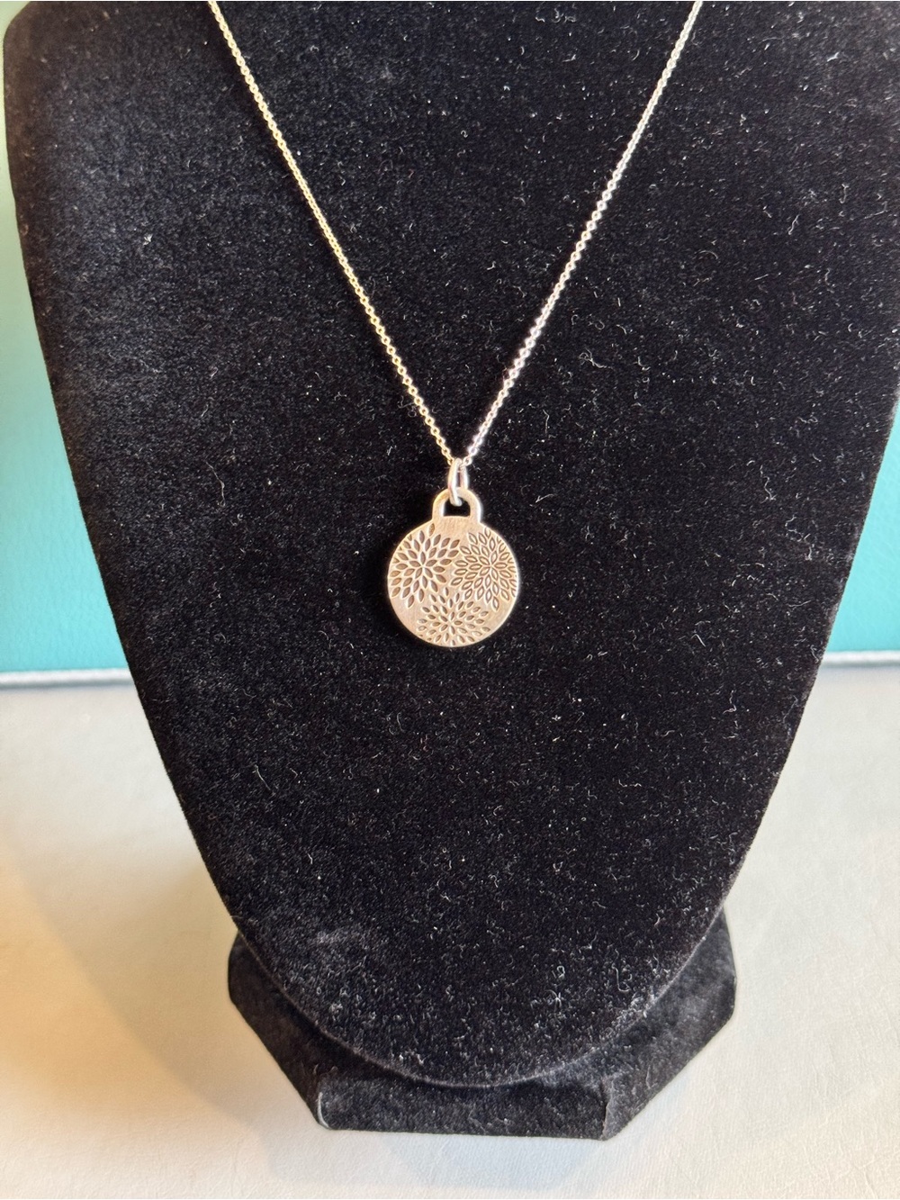 Tiffany & Co. Nagoya Marathon 2018 Necklace with Pendant - Picture 8 of 9
